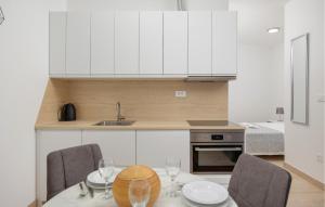 Cozy Apartment In Podstrana With Wifi