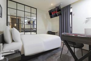 Phòng Deluxe Giường Đôi Có Ban Công (Deluxe Double Room with Balcony)