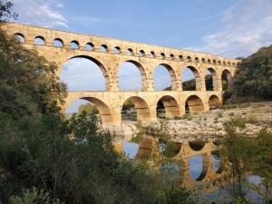 CHAMBRE D HOTES à 4 KMS D UZES " Chez Nadou "