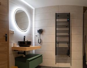 Maisons d'hotes Geraniums Et Neige Fraiche, Maison d'Hotes avec balneo massante et sauna privatifs dans certaines suites haut standing : Suite Présidentielle