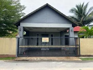 瑞莱克斯度假屋 - 哥打巴鲁