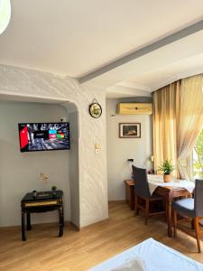 Tirana Centre Lions Gate 9