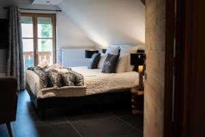 Maisons d'hotes Geraniums Et Neige Fraiche, Maison d'Hotes avec balneo massante et sauna privatifs dans certaines suites haut standing : photos des chambres