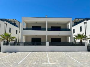 Beautiful new PalmTree Apartments II