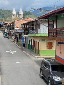 Apartamento acogedor cerca al parque con balcón
