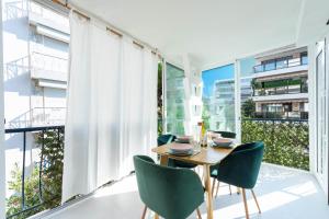 Bright 1-Br Apartment Walk to the Beach