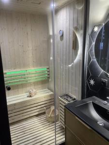 Appartements Hotel 1 chambre avec SAUNA PRIVE sur le remblai : photos des chambres