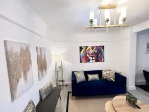 Modern 2 bed near mall and parking - Colindale