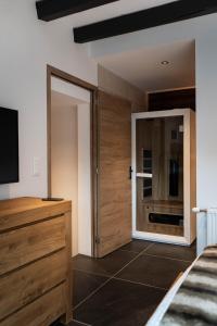 Maisons d'hotes Geraniums Et Neige Fraiche, Maison d'Hotes avec balneo massante et sauna privatifs dans certaines suites haut standing : photos des chambres