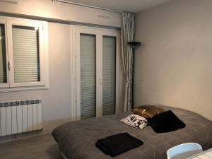 Appartements LE CLOS du LAC STUDIO TERRASSE JARDIN et cave Velos fermee RDC : photos des chambres