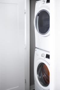 Luxury Downtown Townhome Private Garage Unit 9