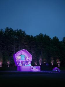 Sleepover at Polly Pockets Compact