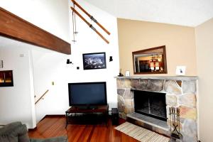 Ski-In Ski-Out Camelback Village Townhouse - 100 YDS From The Mountain