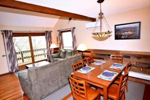 Ski-In Ski-Out Camelback Village Townhouse - 100 YDS From The Mountain