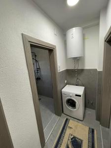 Leo Apartment