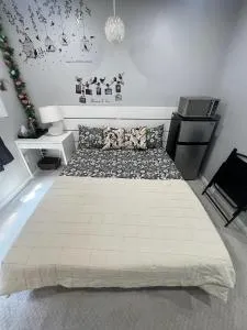 Private, Secure, Immaculate & Cozy Room - Bolton