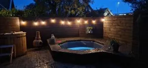 Luxury Villa, geothermal hot tub, for 8 person - Hafnir