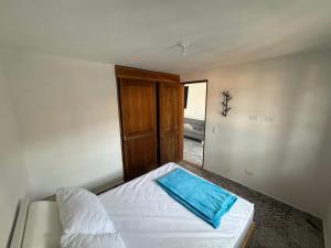 Apartamento acogedor cerca al parque con balcón