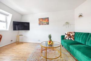 Bright n Charming Air Conditioned Two Bed in Heart of London