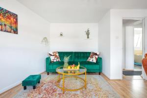 Bright n Charming Air Conditioned Two Bed in Heart of London