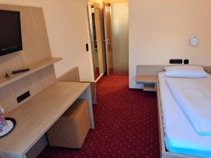Single Room with Bathroom room in Hotel Rössle