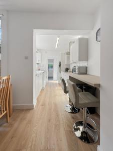 Amaya One -3 bedroom townhouse - with garden - close to town centre - sleeps 7