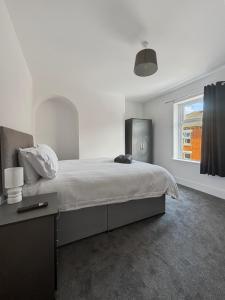 Amaya One -3 bedroom townhouse - with garden - close to town centre - sleeps 7