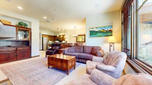 Woodwinds #1303 condo