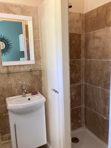 Maisons de vacances Studio independant calme et climatise en campagne : photos des chambres