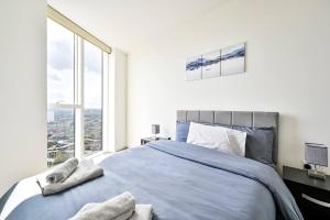 Luxury High-Rise 21st Floor 2 Bedroom 2 Bath Flat