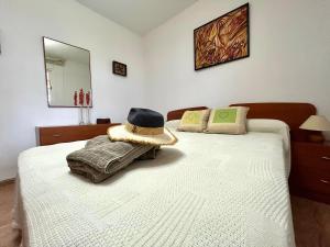 Almerimar Amplio Apartamento de 3 Habitaciones con Piscina, pista de padel, futbol y Garaje Cubierto para 2 Coches en Altas Entinas