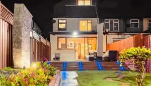 Casa Marina- 4 bedroom house with garden and balcony - Colindale