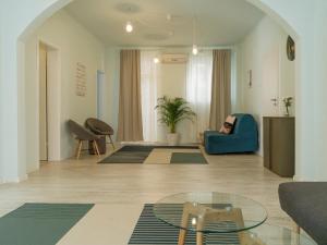 Spacious & Quiet - City Center - 2BR Apartment