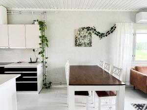 Maalaistalo maatilamiljöössä