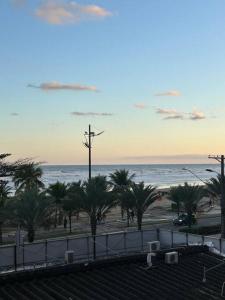 PREDIO FRENTE PRA PRAIA, COM VISTA LATERAL MAR, Apto 202