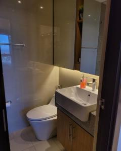 Uptown Parksuites Tower 2 BGC - Staycations Up Above 9