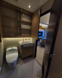 Uptown Parksuites Tower 2 BGC - Staycations Up Above 9