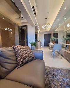 Uptown Parksuites Tower 2 BGC - Staycations Up Above 9