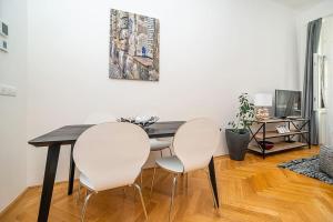 Incredibly cozy and spacious Apt with Terrace and AC