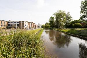 Hemel Apartments - Riverside Retreat