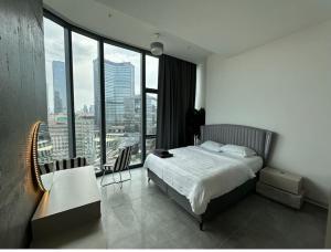 Elegant 2 bedroom apt Sinpas queen gym pools