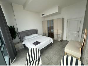 Elegant 2 bedroom apt Sinpas queen gym pools