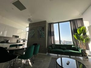 Elegant 2 bedroom apt Sinpas queen gym pools