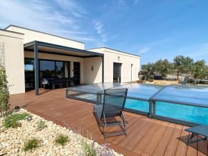 Villas Villa moderne piscine privative hauteurs de Nimes : photos des chambres