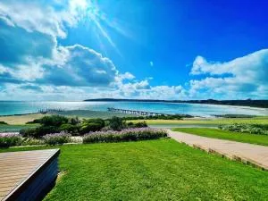 The Pier House, seaside, oceanfront at your door - Wisanger