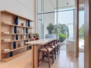 La Vie JBR Gorgeous One Bedroom Beach Access Panoramic Pool