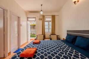 B203 Bright and Airy Beachside Oasis - 30 Secs to Pool, 10 Mins to Beach