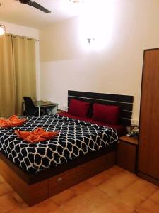 B203 Bright and Airy Beachside Oasis - 30 Secs to Pool, 10 Mins to Beach