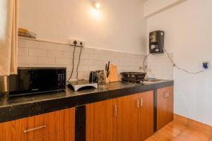 B203 Bright and Airy Beachside Oasis - 30 Secs to Pool, 10 Mins to Beach