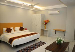 The Empire Corporate Villa Hotel Sector 29 near Fortis and Max Hospitals,Huda City Metros Station